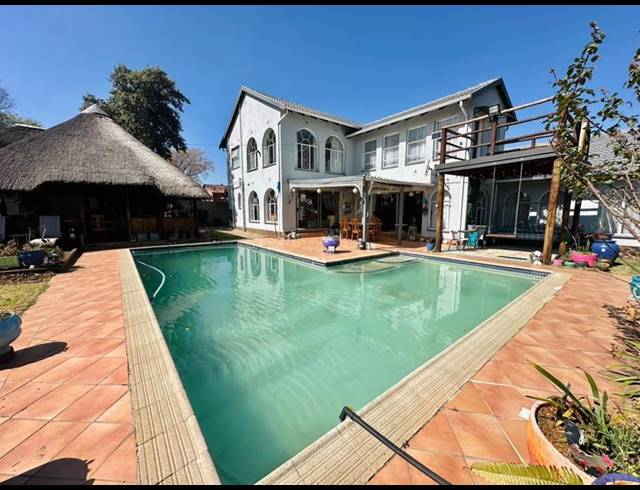 6 BEDROOM HOUSE FOR SALE IN BRACKENHURST